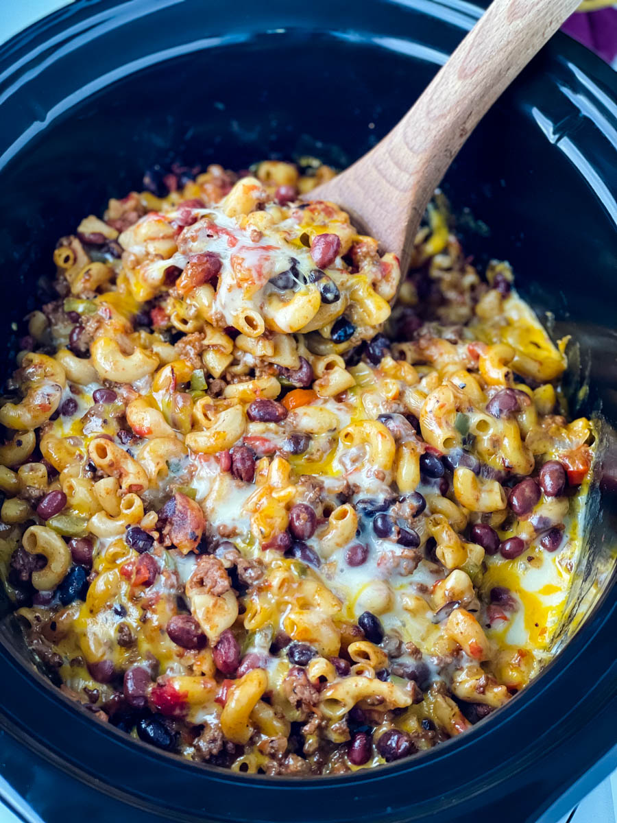 Slow Cooker Crockpot Chili Mac and Cheese + {VIDEO}