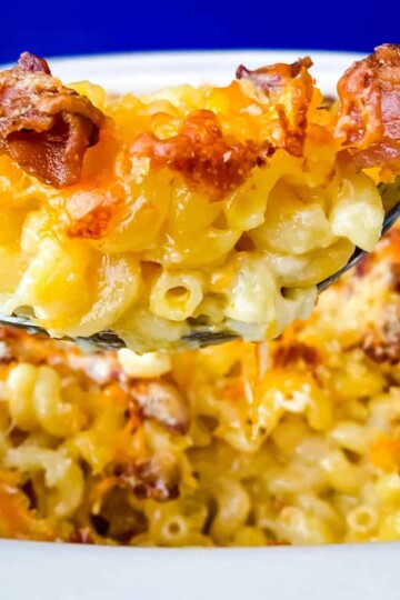 spoonful of bacon gouda mac and cheese over a baking pan