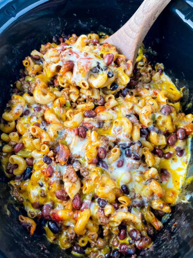 Slow Cooker Crockpot Chili Mac and Cheese + {VIDEO}