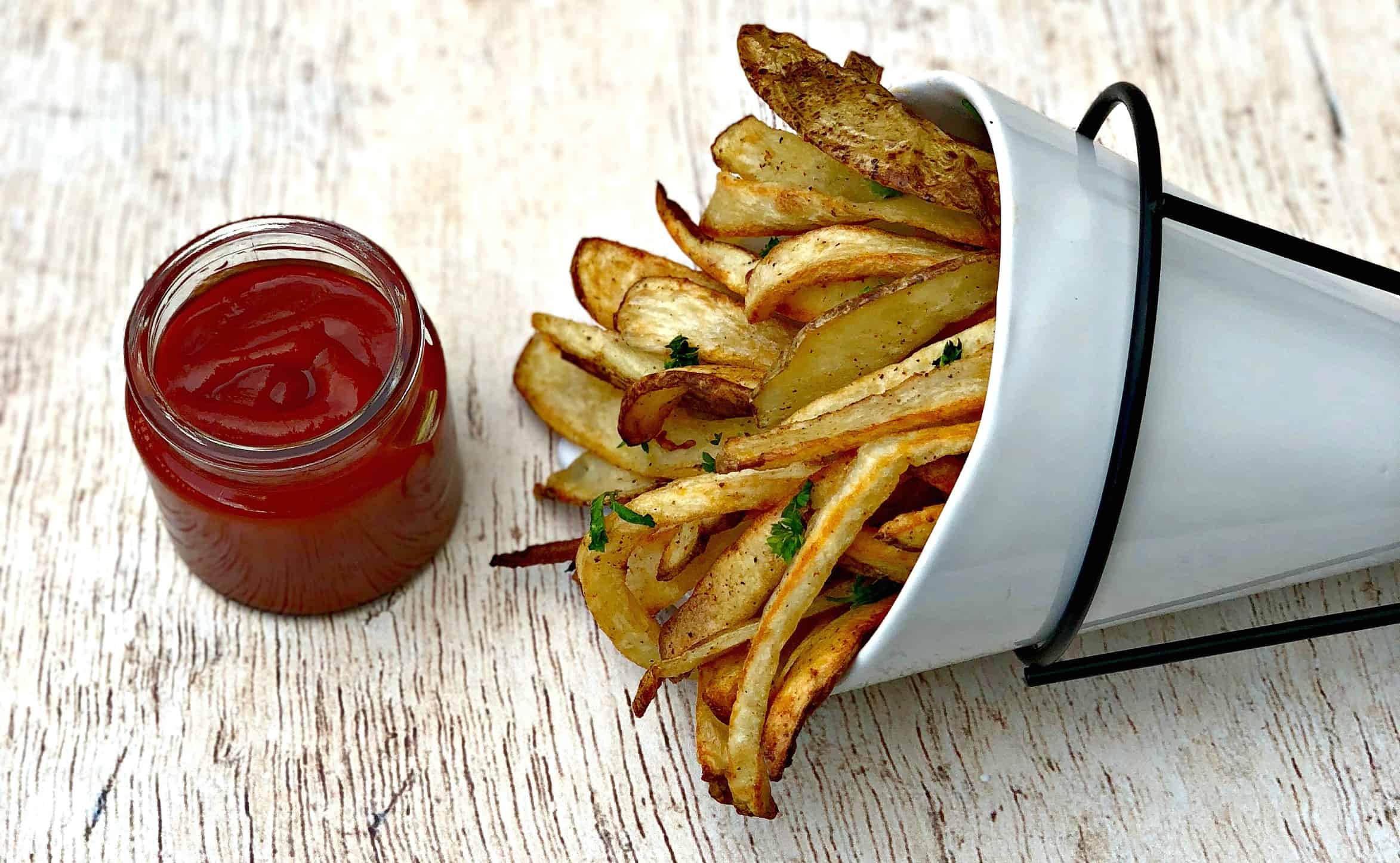 Easy Air Fryer Homemade Crispy French Fries {video}