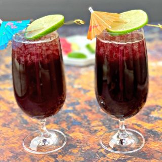 2 glasses of keto low carb red wine sangria with a lime