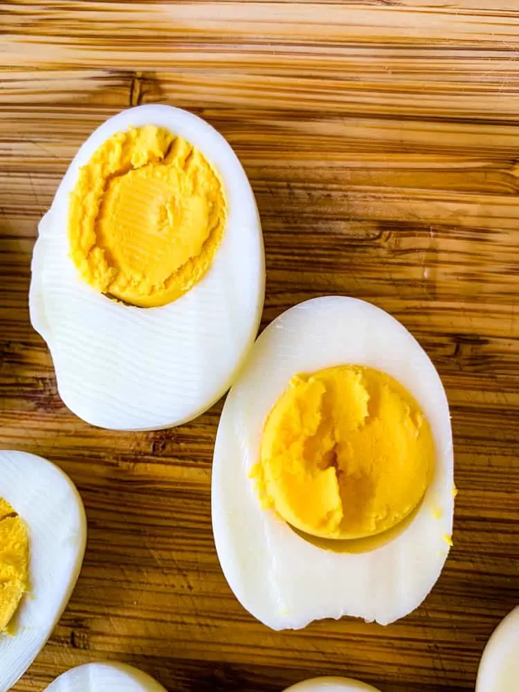 https://www.staysnatched.com/wp-content/uploads/2019/07/air-fryer-hard-boiled-eggs-6-1.jpg.webp