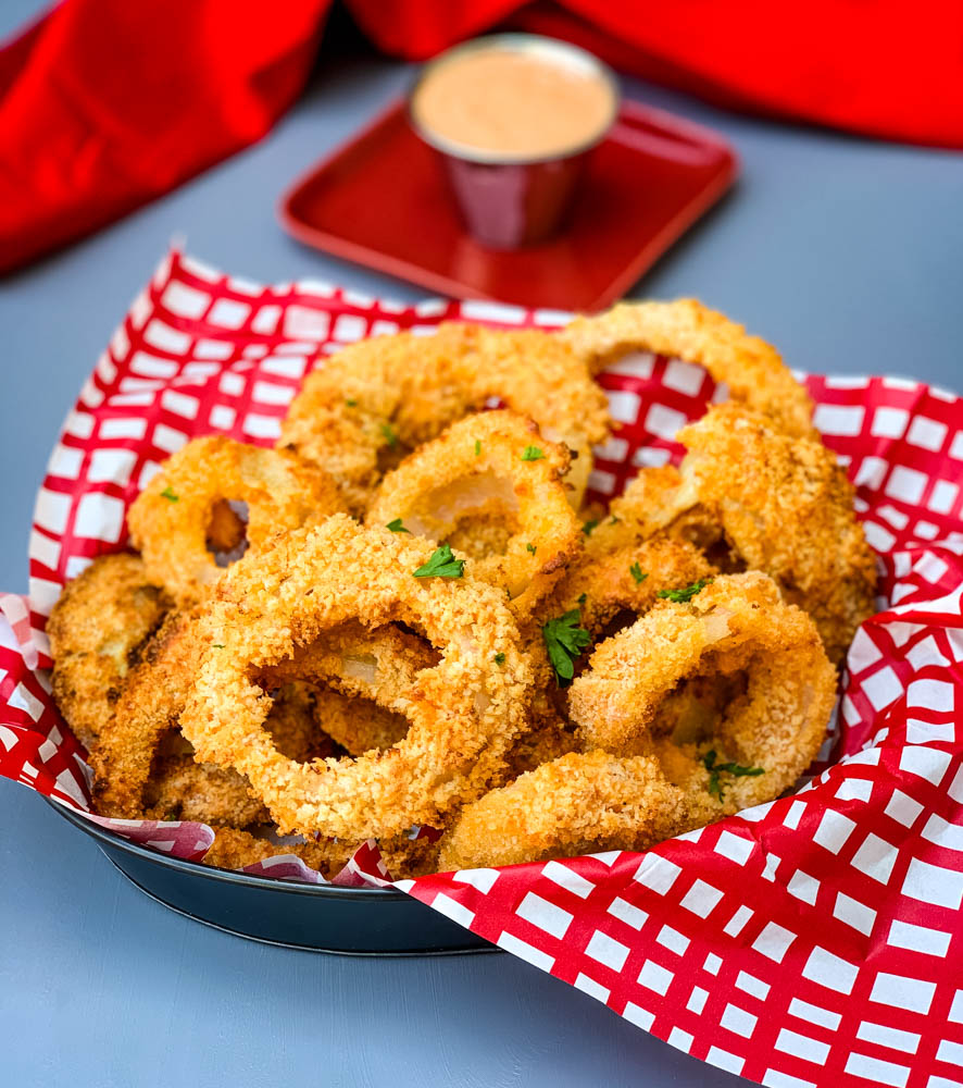 https://www.staysnatched.com/wp-content/uploads/2019/07/onion-rings-1.jpg