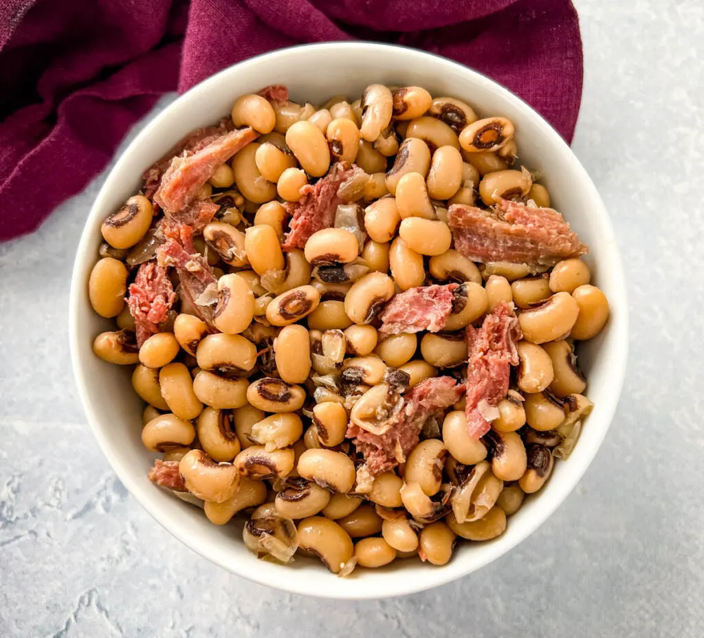 Slow Cooker Black Eyed Peas - Dinner at the Zoo
