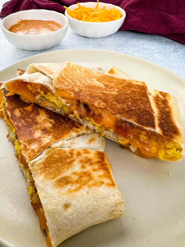 How to Make Breakfast Crunchwrap!