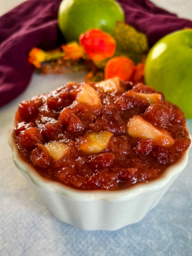 Easy Cranberry Sauce with Apples