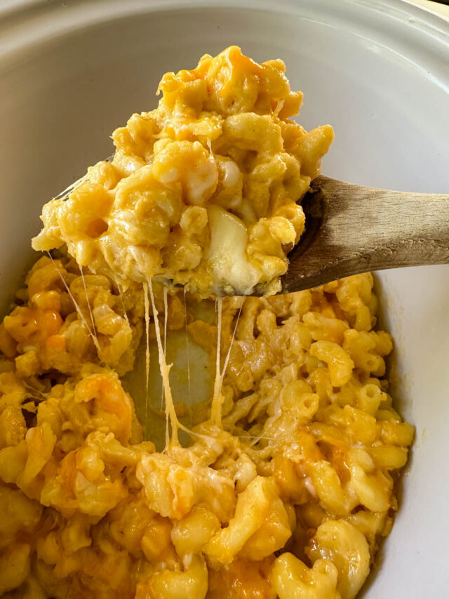 Creamy Crockpot Mac and Cheese