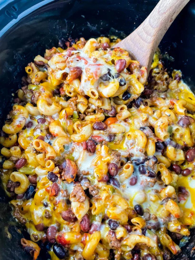 Crock Pot Chili Mac and Cheese