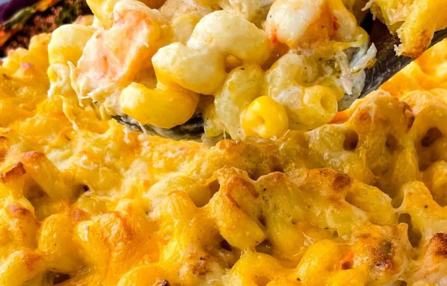 Creamy Seafood Mac and Cheese