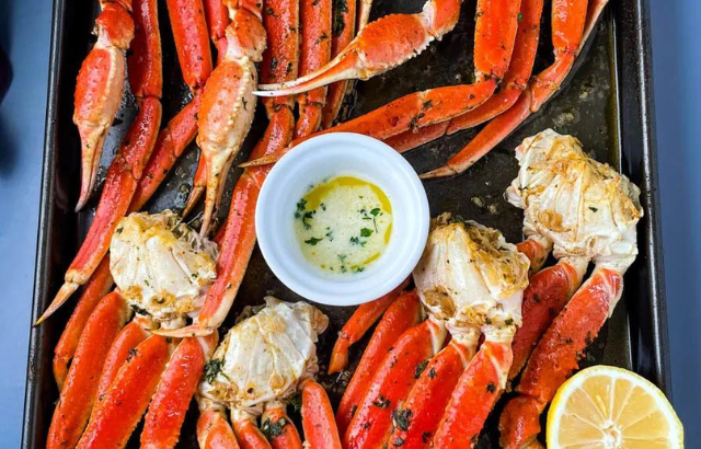 Baked Crab Legs with Garlic Butter