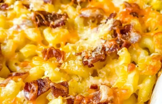 Baked Smoked Bacon Gouda Mac and Cheese