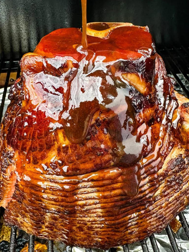 Mouthwatering Smoked Glazed Ham Recipe