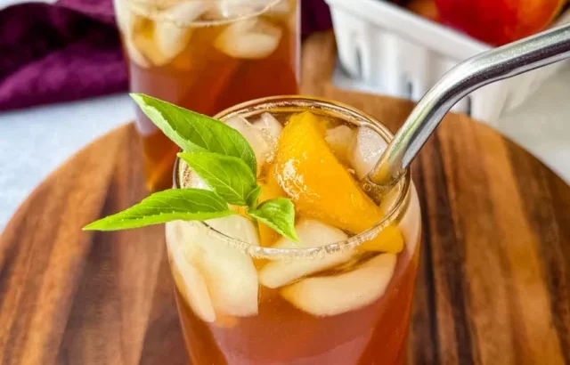 homemade-peach-iced-tea-recipe-1-1.jpg