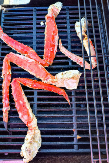 king crab legs on a grill