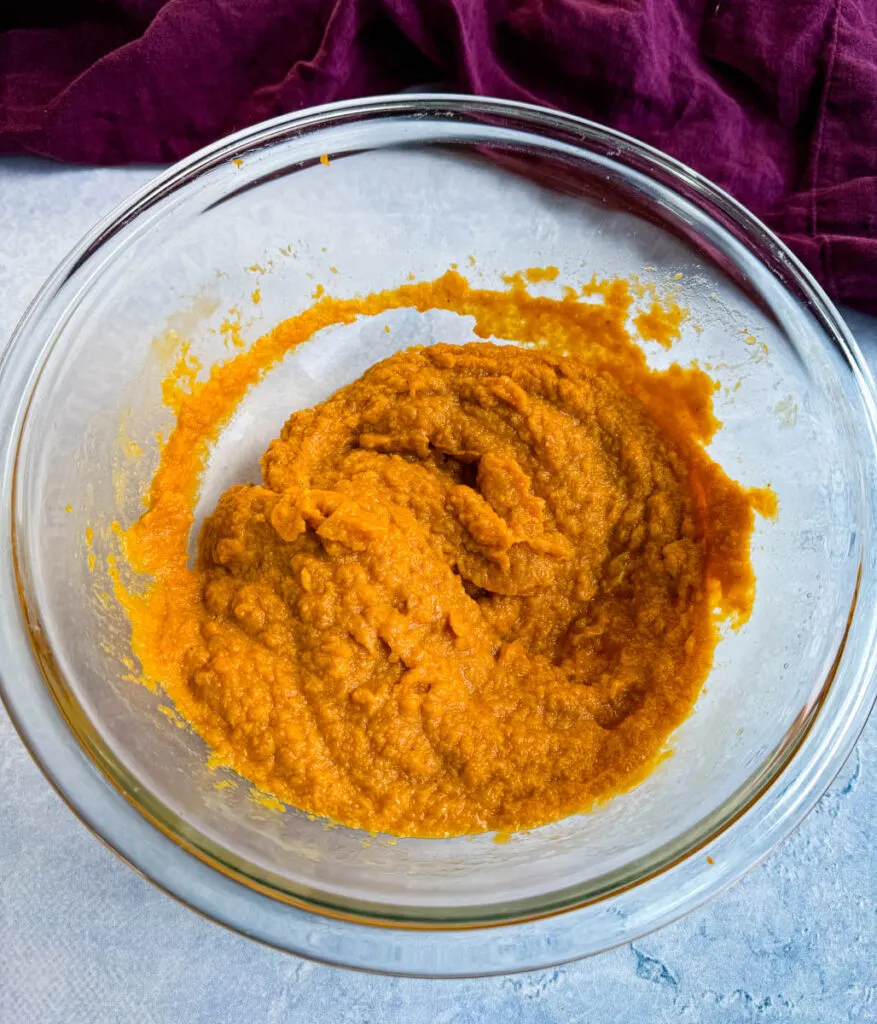 pureed pumpkin in a glass bowl