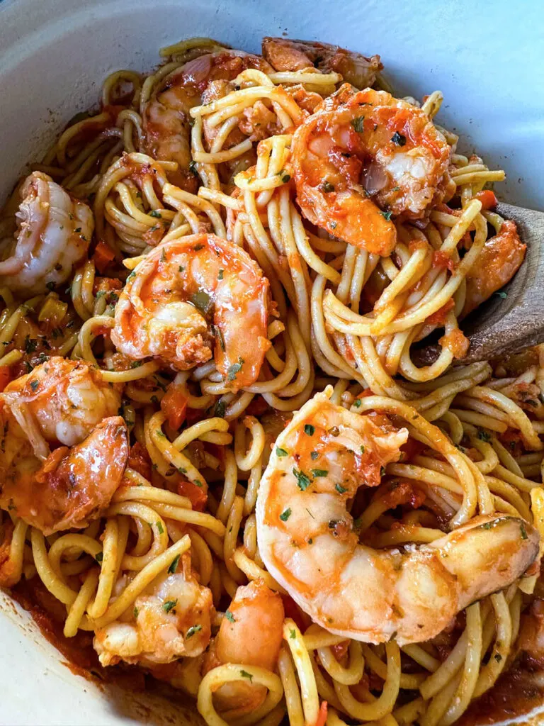 shrimp spaghetti with garlic in a Dutch oven